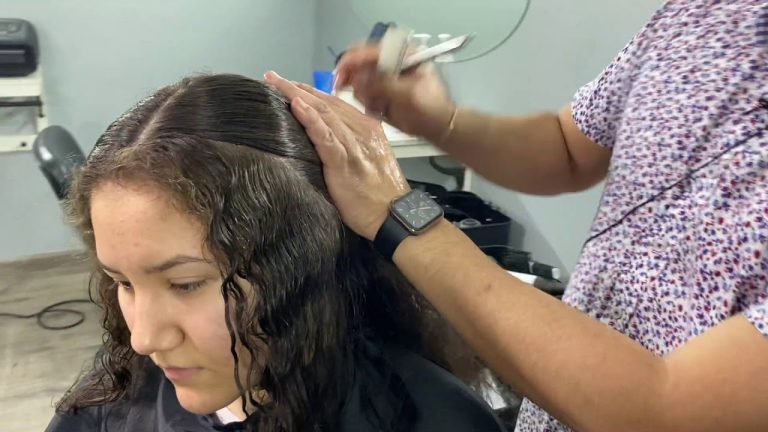 Domina tu melena: aprende cómo reducir el volumen del cabello desde casa